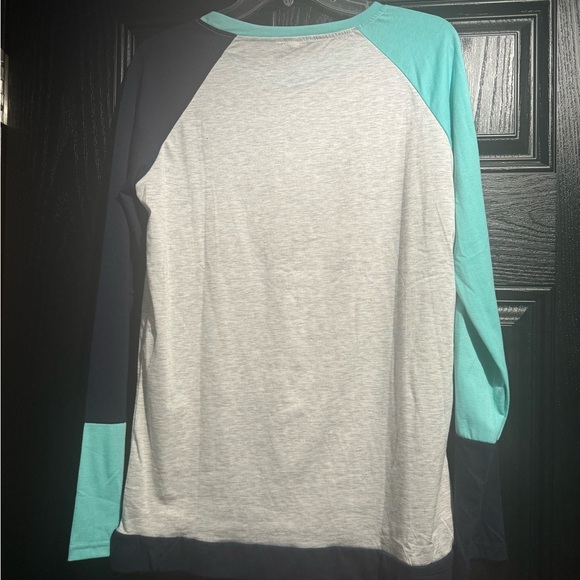 Color Block Top - Picture 2 of 5